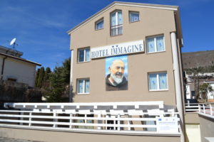 fronte hotel